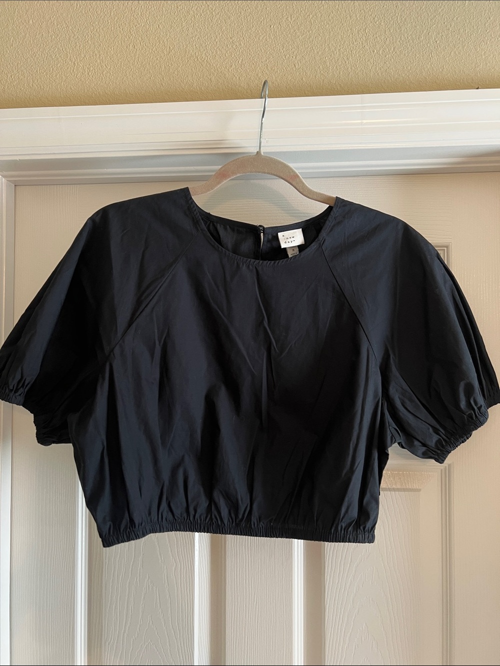 A. New Day Women's Black Puff Sleeve Cropped Top, Size Medium